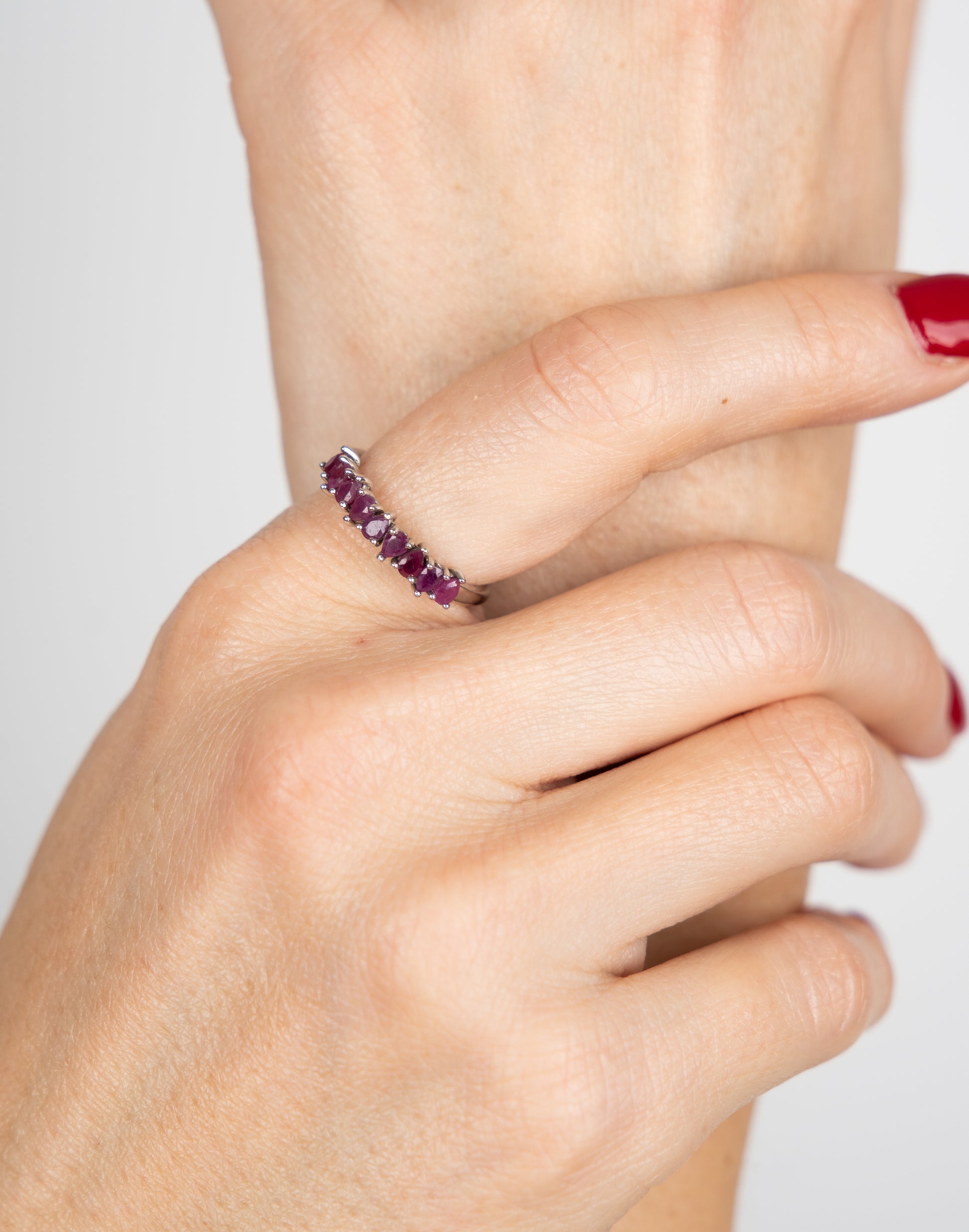 14K Anillo oro blanco rubíes