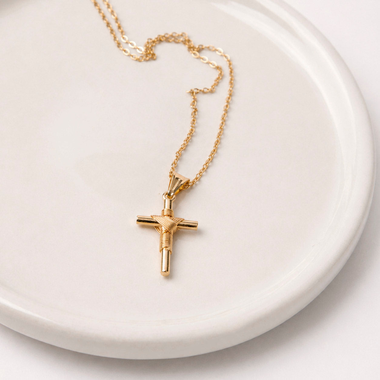 DIJE CRUZ CHICA ORO AMARILLO 14K