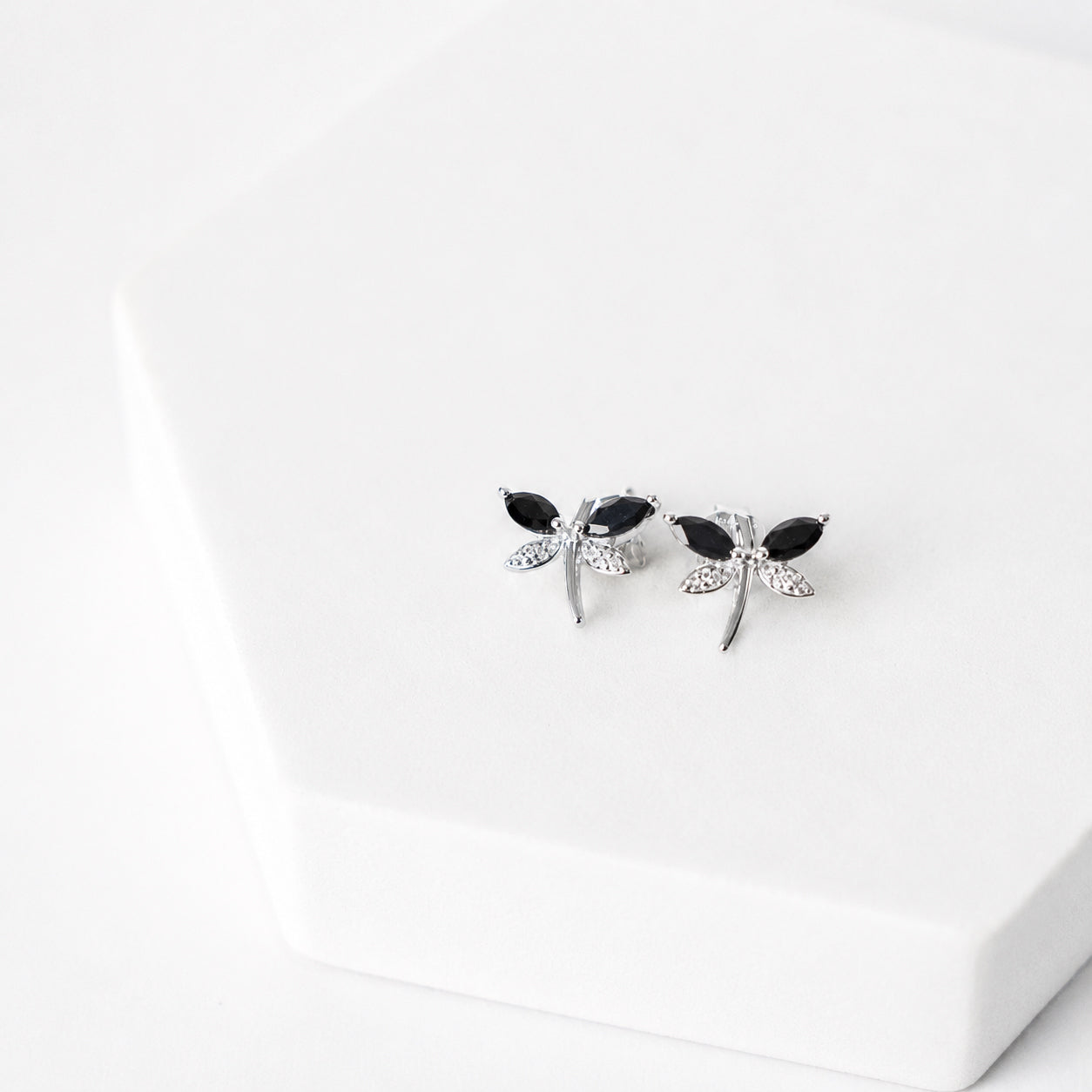 14k aretes oro blanco de libélula zafiro diamante