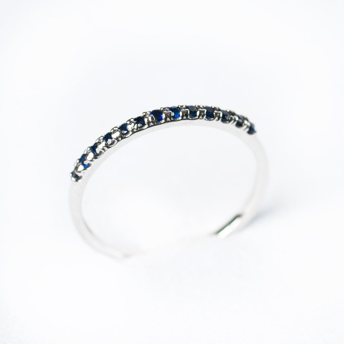 14K Anillo oro blanco zafiros