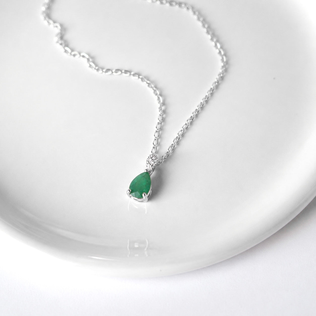 14k dije oro blanco esmeralda diamante sin cadena