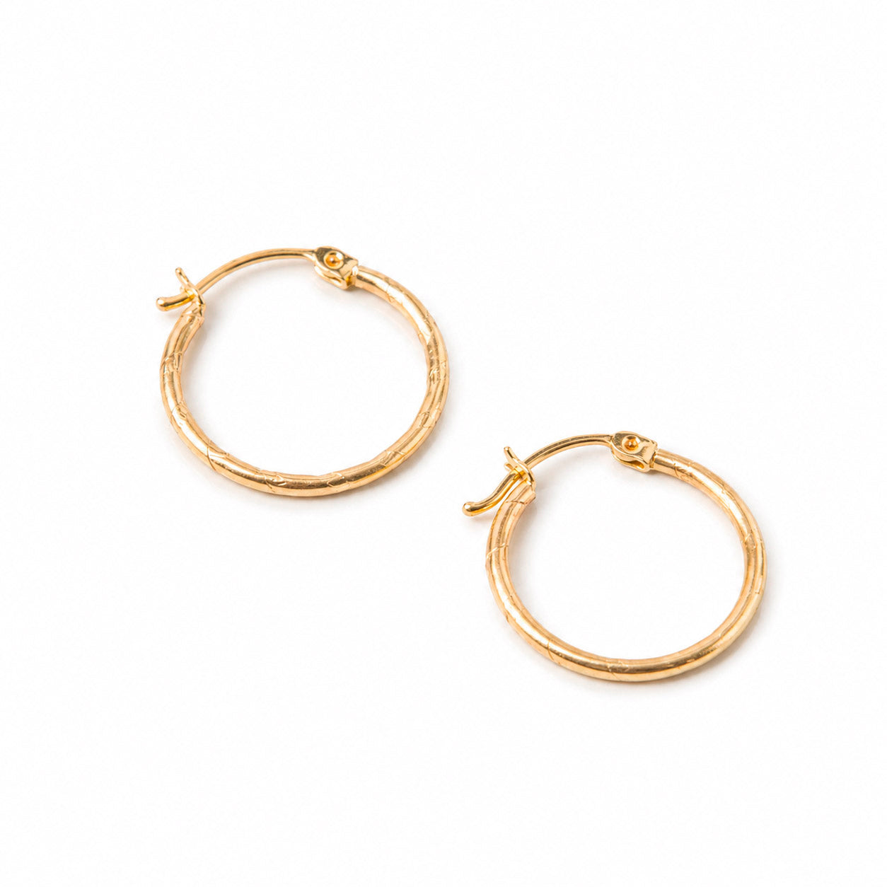 ARRACADAS CHICAS EN ORO AMARILLO 14K