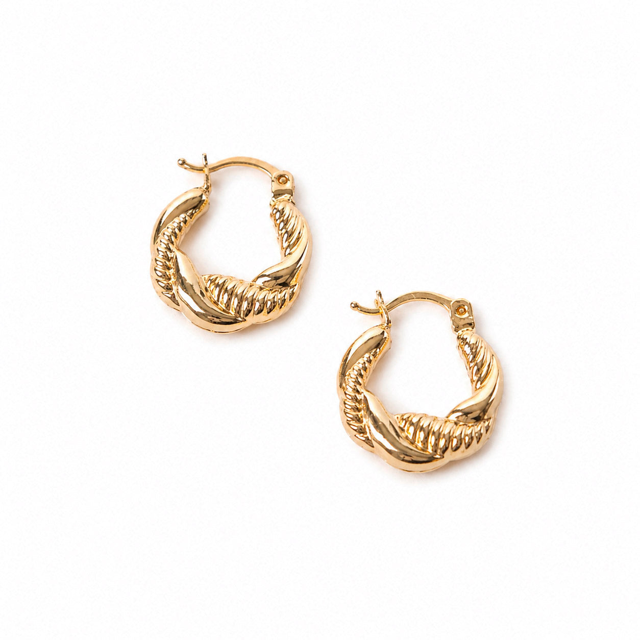 ARRACADAS CHICAS EN ORO AMARILLO 14K