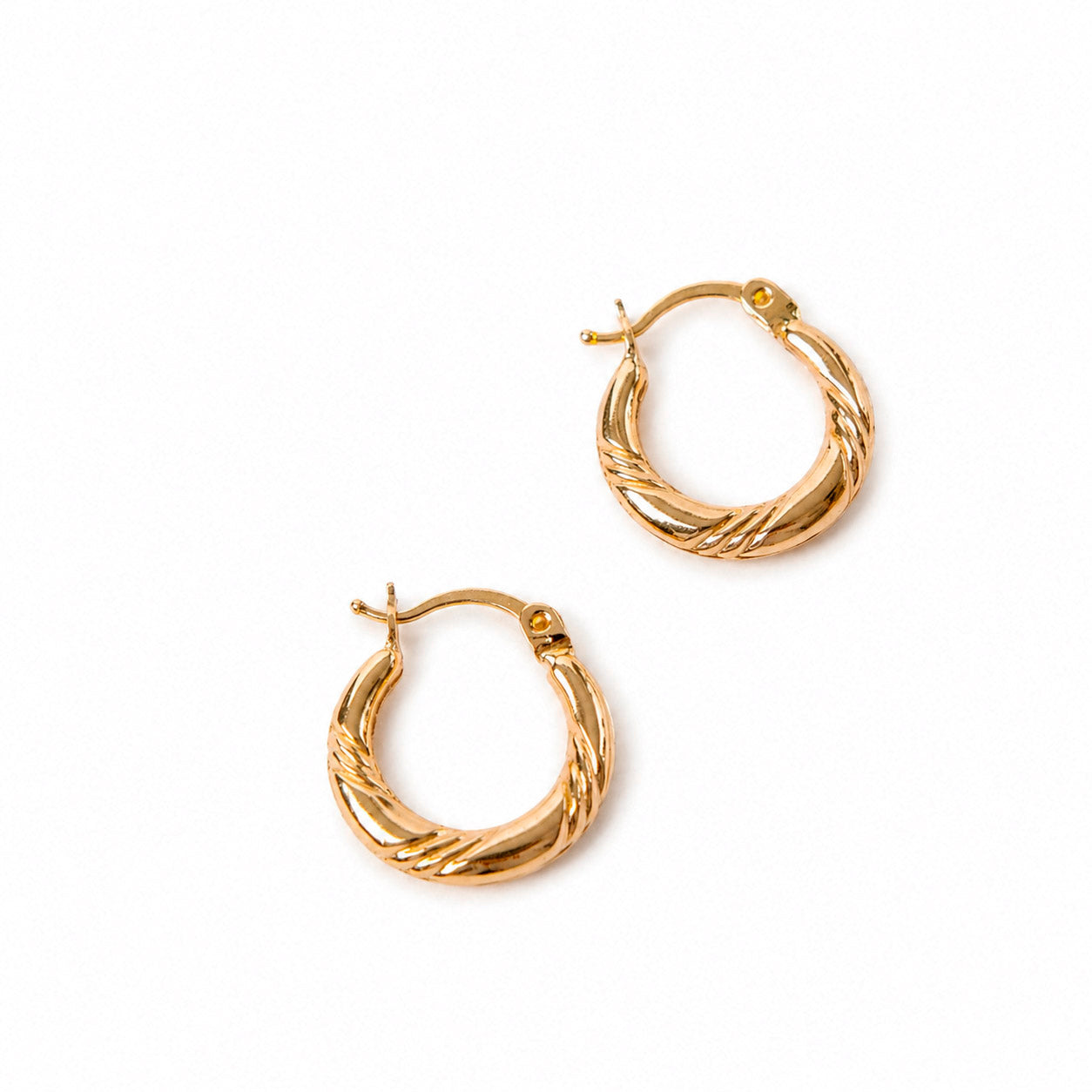 ARRACADAS CHICAS EN ORO AMARILLO 14K