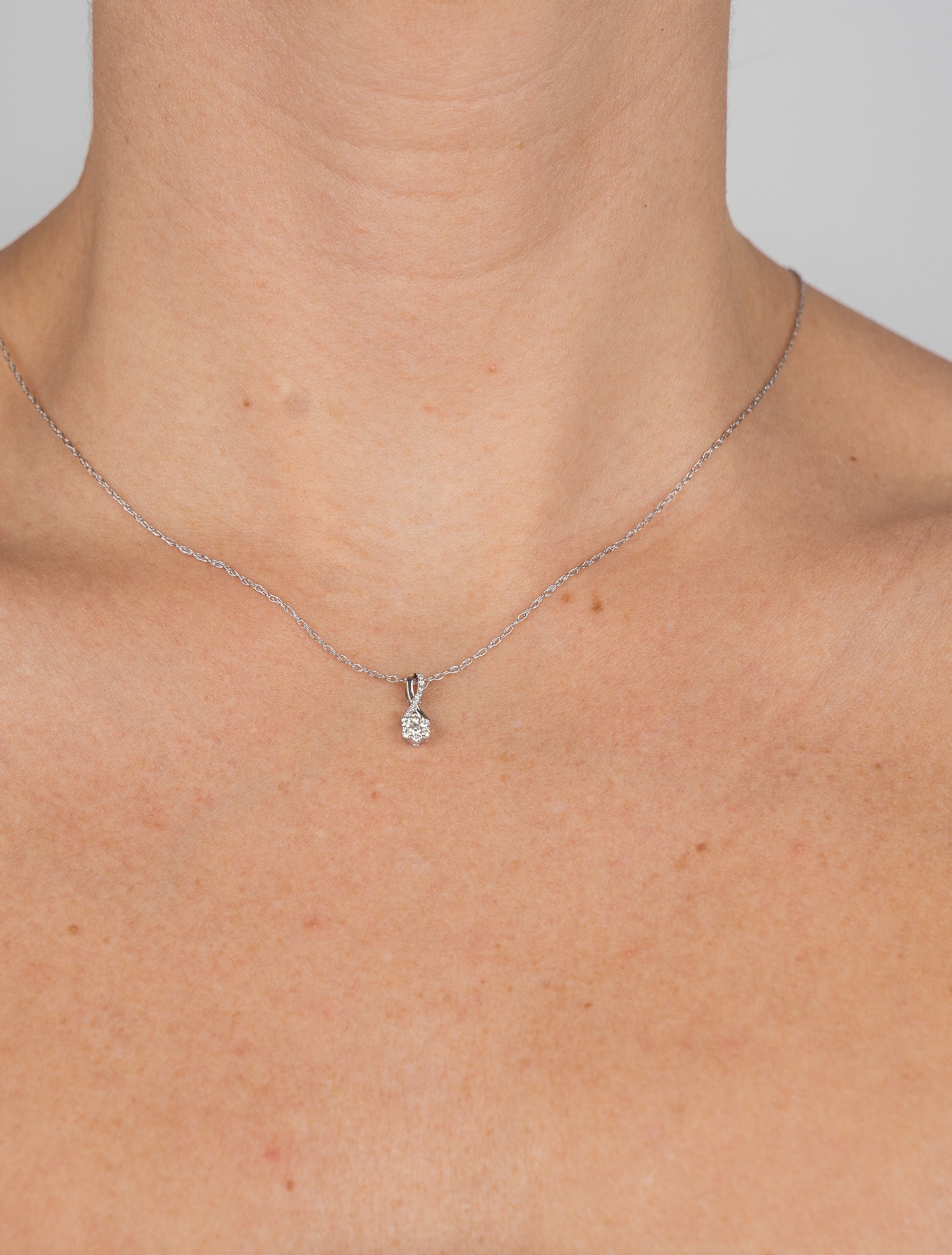 14K Collar en oro blanco con pendiente diamantes