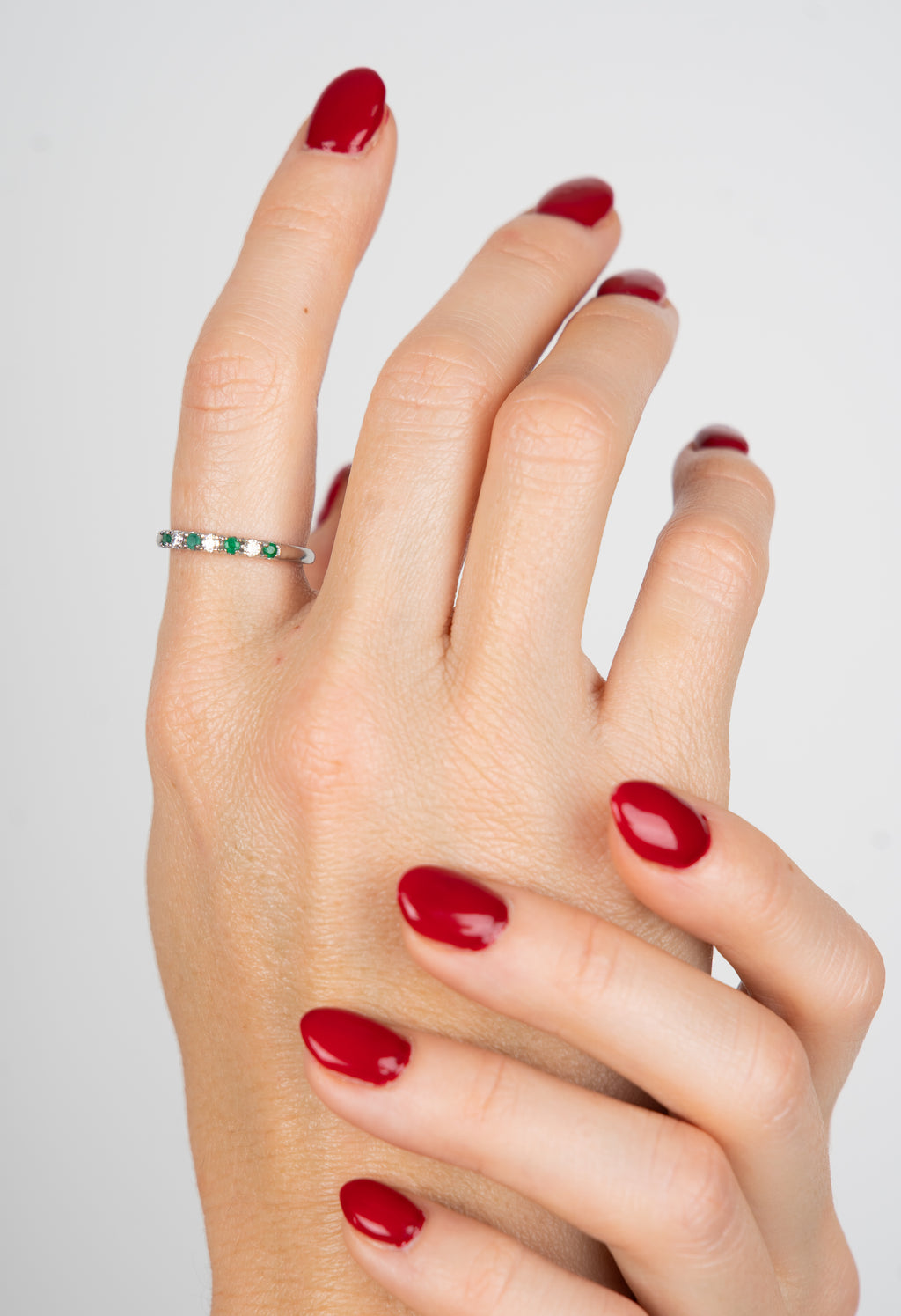 14K Anillo oro blanco esmeraldas diamantes