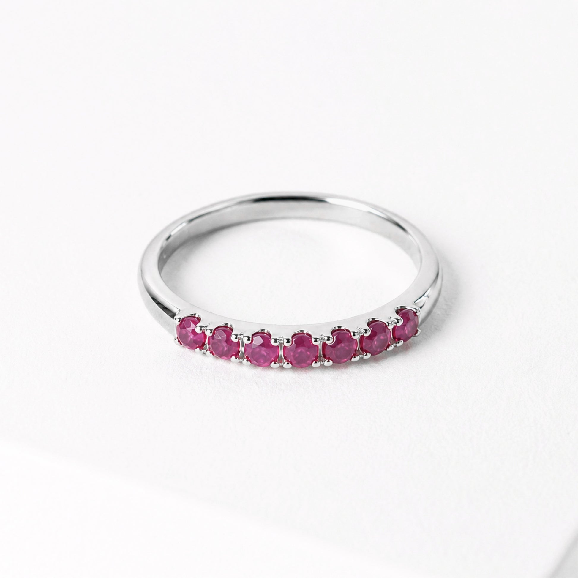 14K Anillo oro blanco rubíes