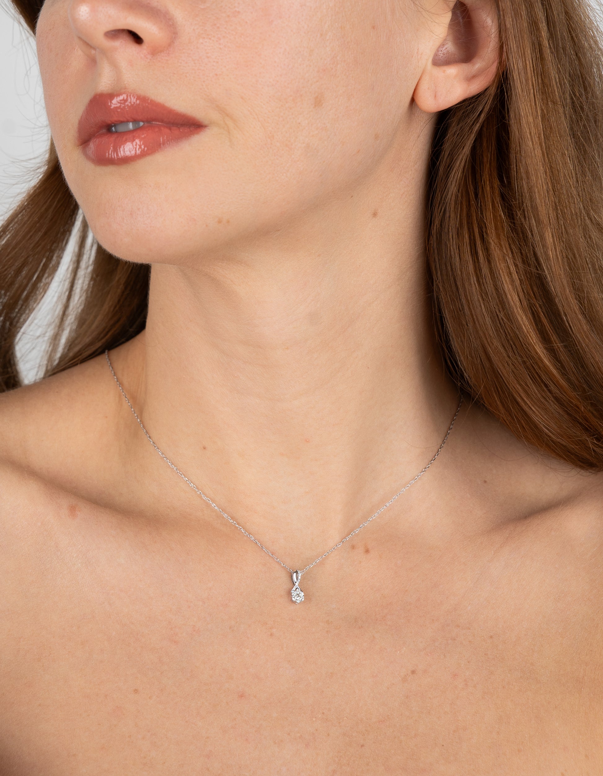 14K Collar en oro blanco con pendiente diamantes