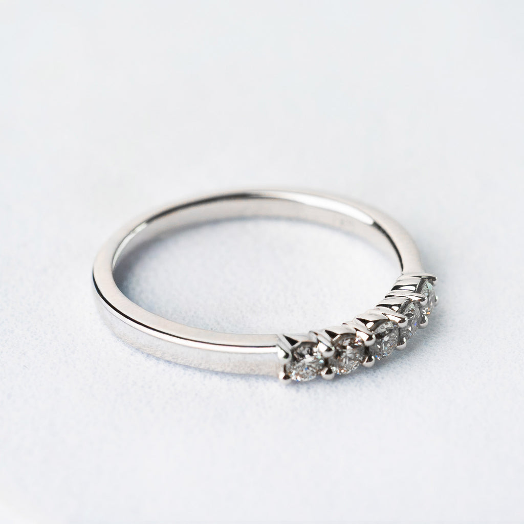 14K Anillo oro blanco diamantes