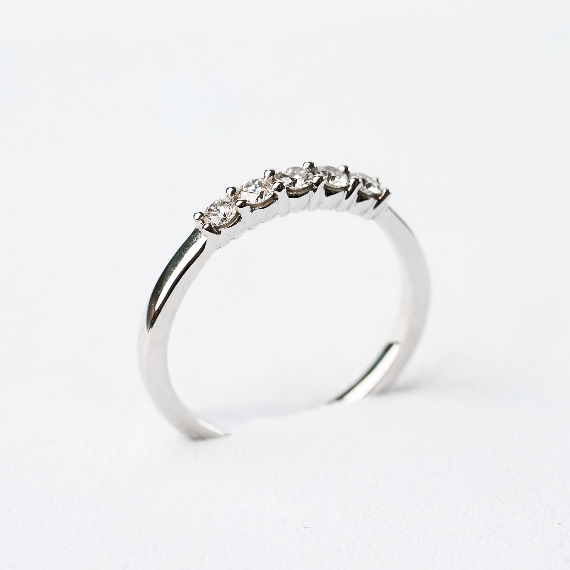 14K Anillo oro blanco diamantes