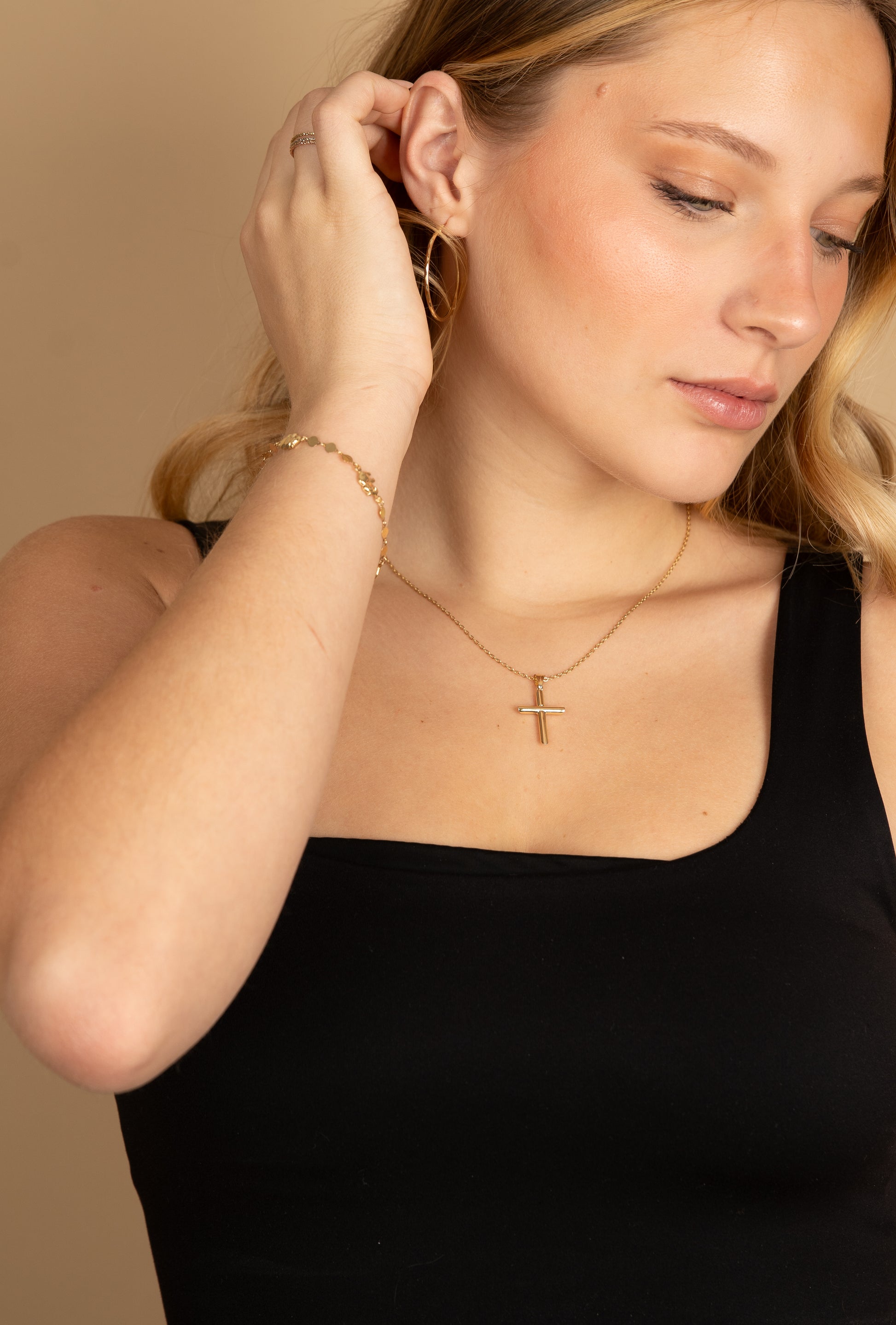 DIJE CRUZ MEDIANA ORO AMARILLO 14K