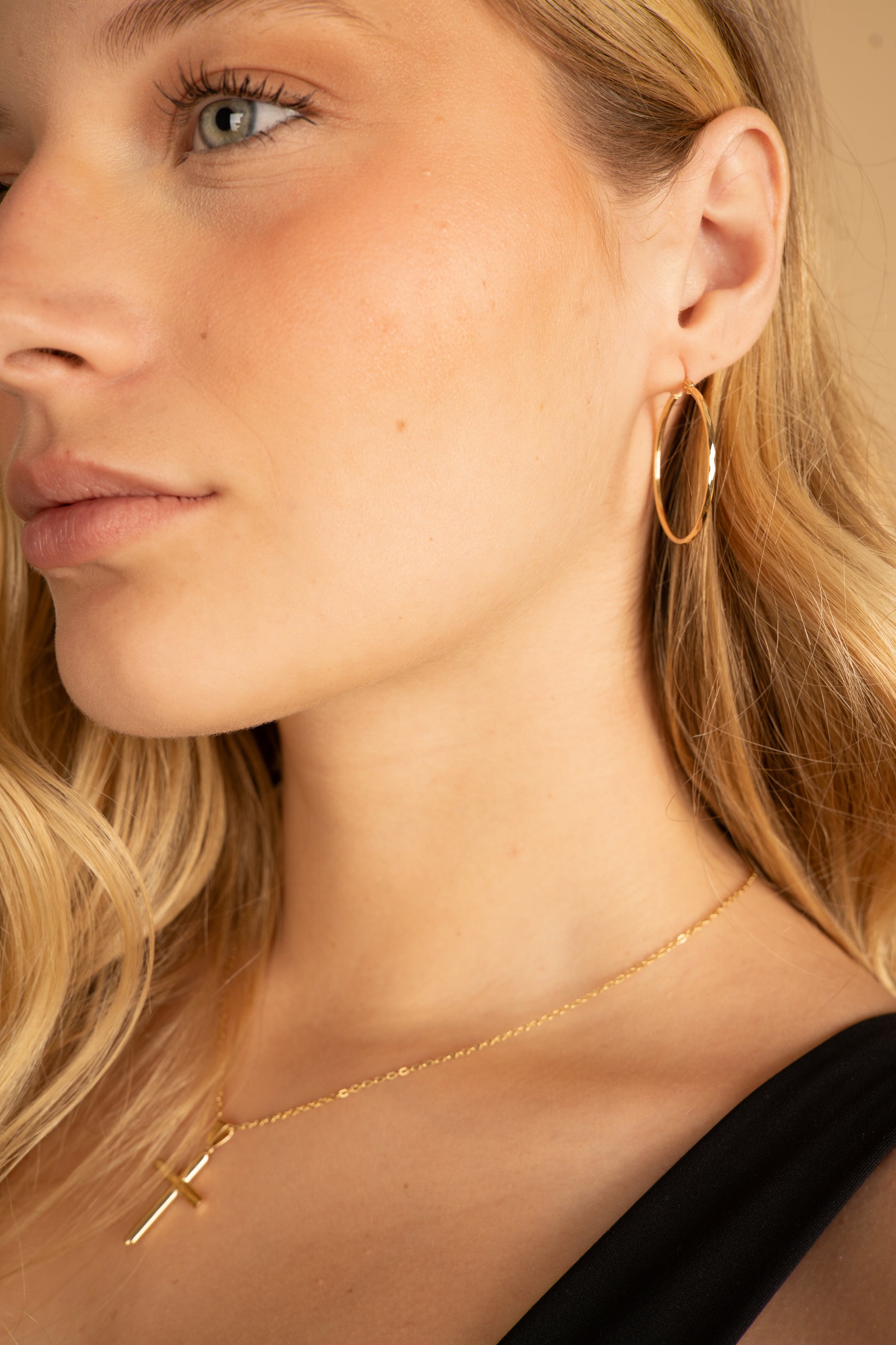 ARRACADAS GRANDES FACETADAS EN ORO AMARILLO 14K
