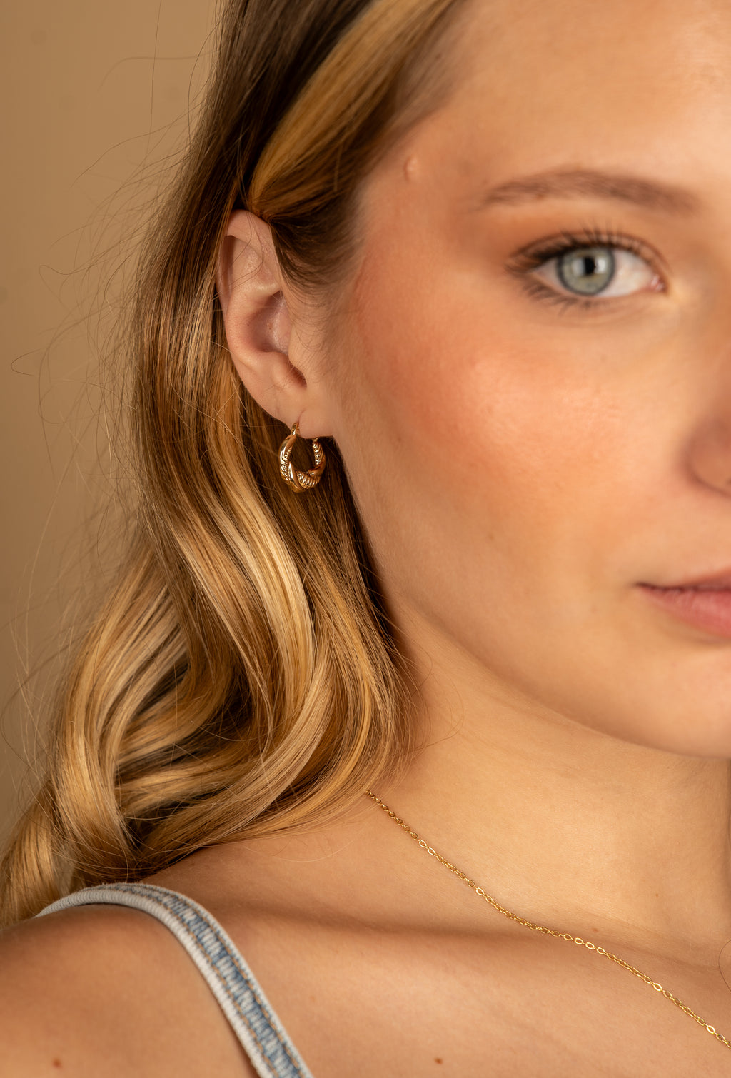 ARRACADAS CHICAS EN ORO AMARILLO 14K