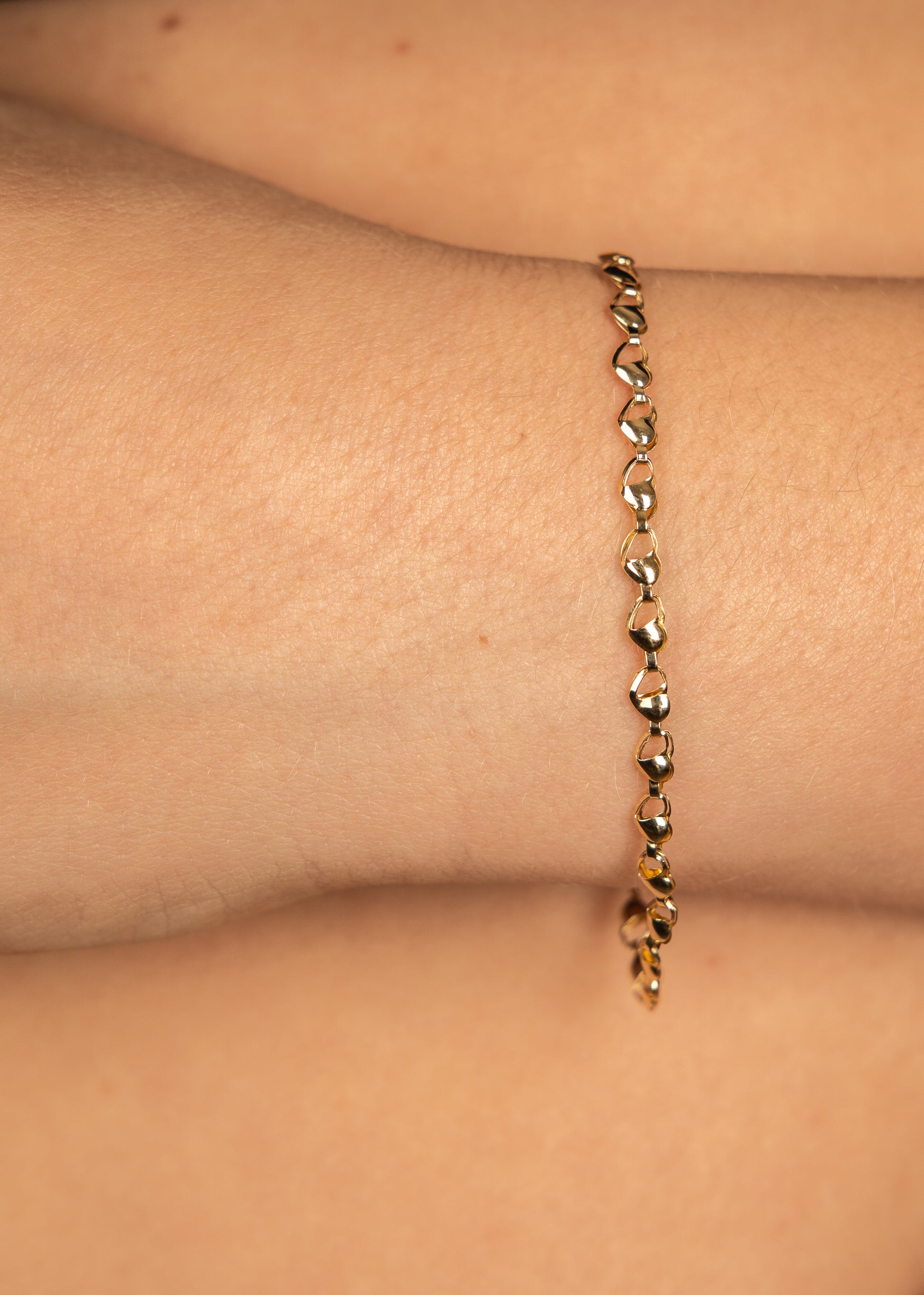 PULSERA MITAD CORAZONES ORO AMARILLO 14K