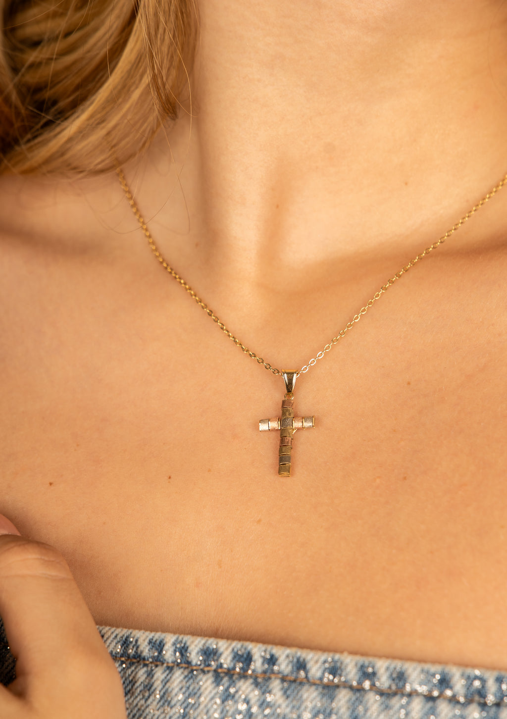 DIJE DE CRUZ EN 3 OROS DE 14K