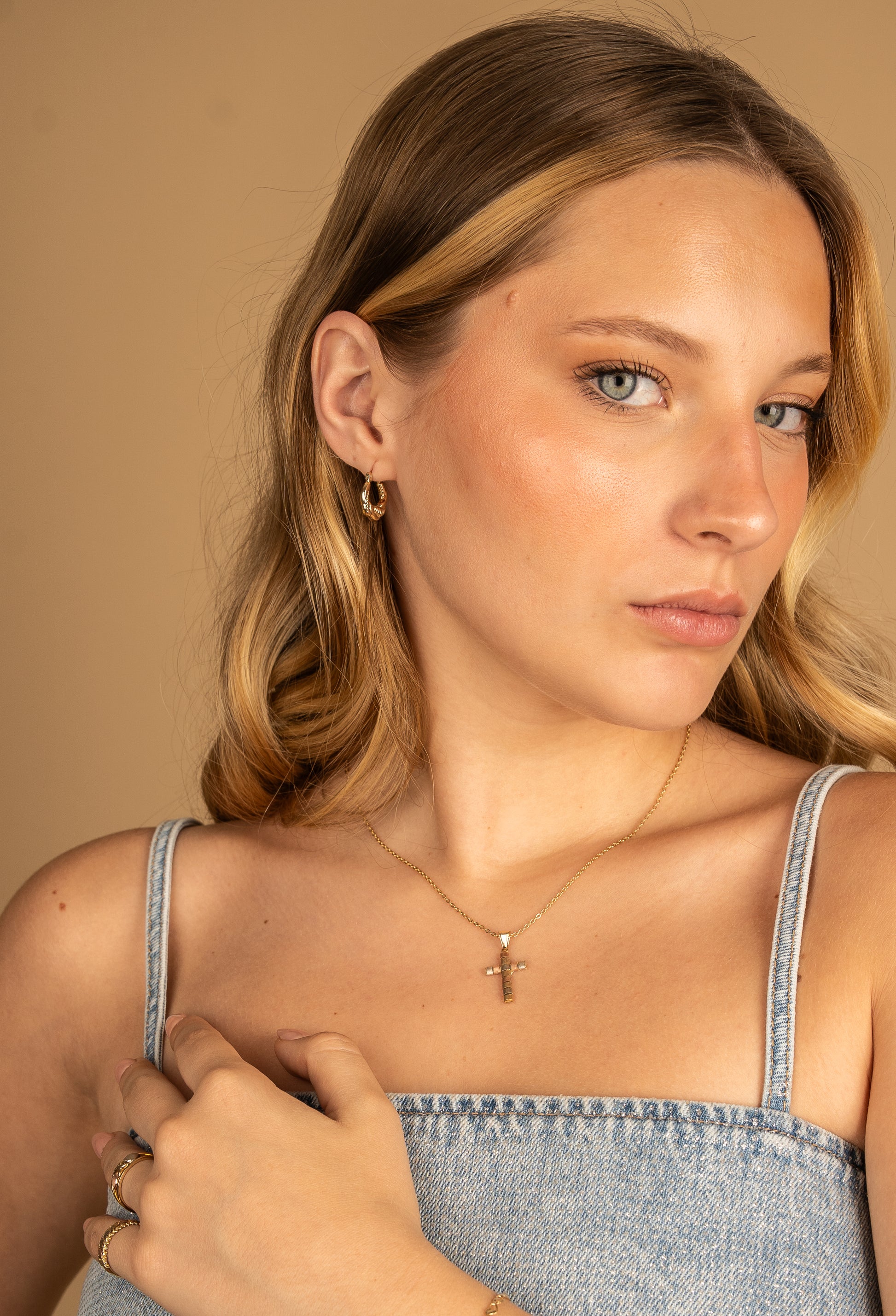 DIJE DE CRUZ EN 3 OROS DE 14K