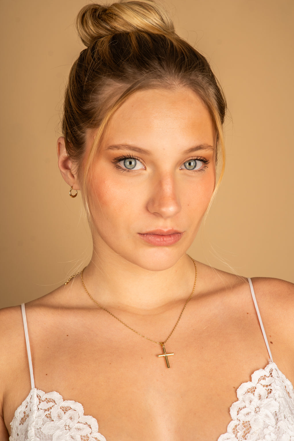 DIJE CRUZ MEDIANA ORO AMARILLO 14K