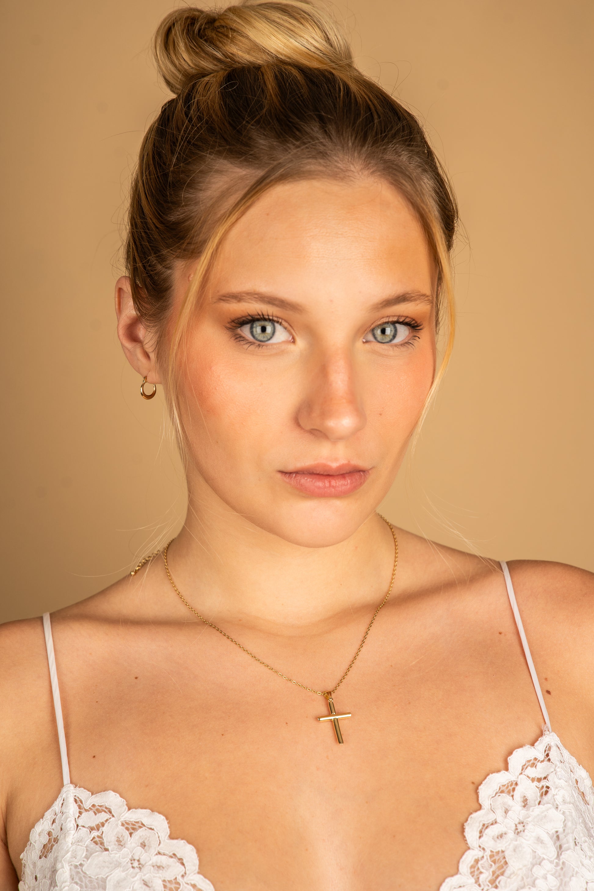 DIJE CRUZ MEDIANA ORO AMARILLO 14K