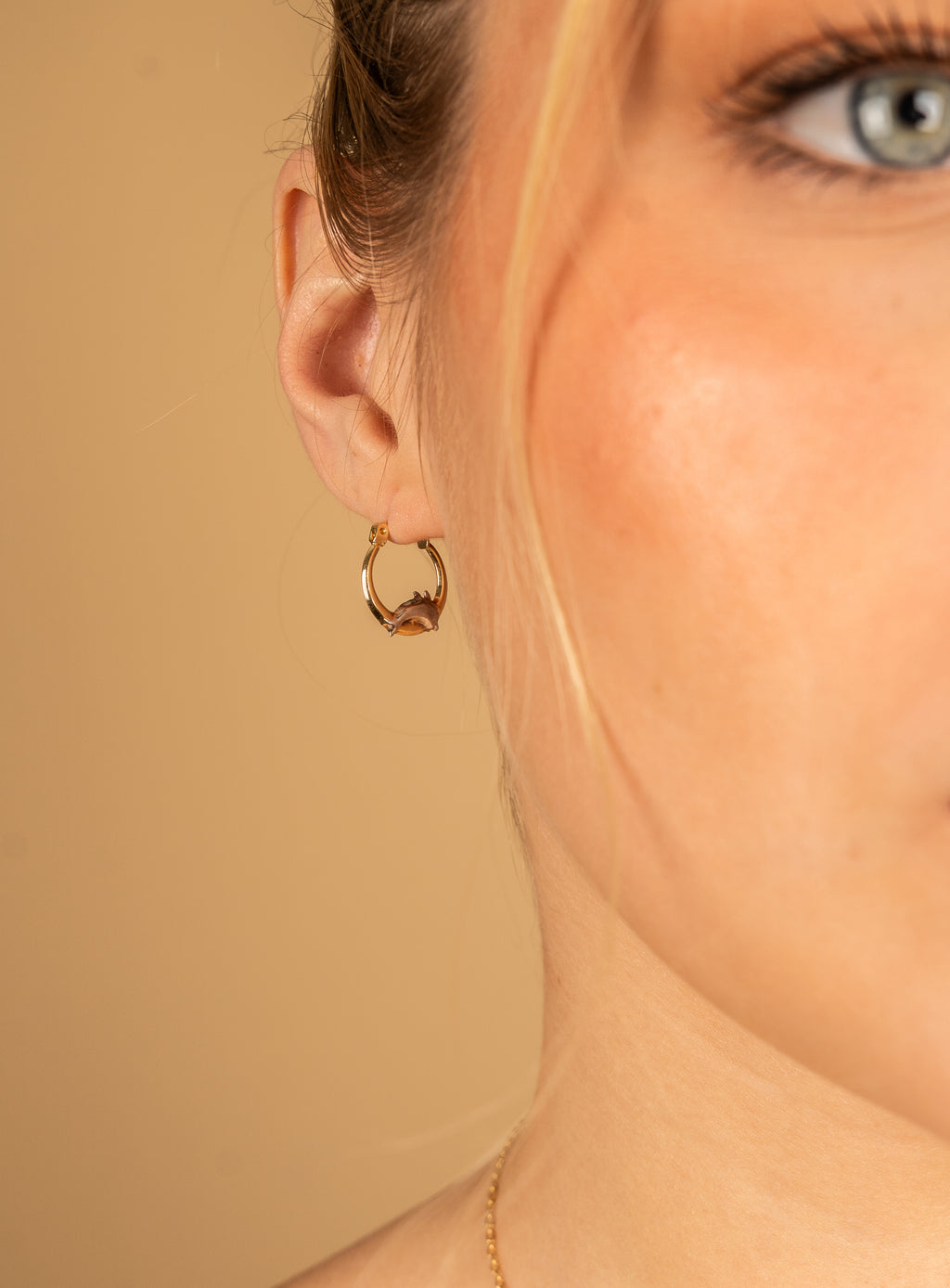 ARRACADAS CHICAS DELFIN ORO AMARILLO 14K