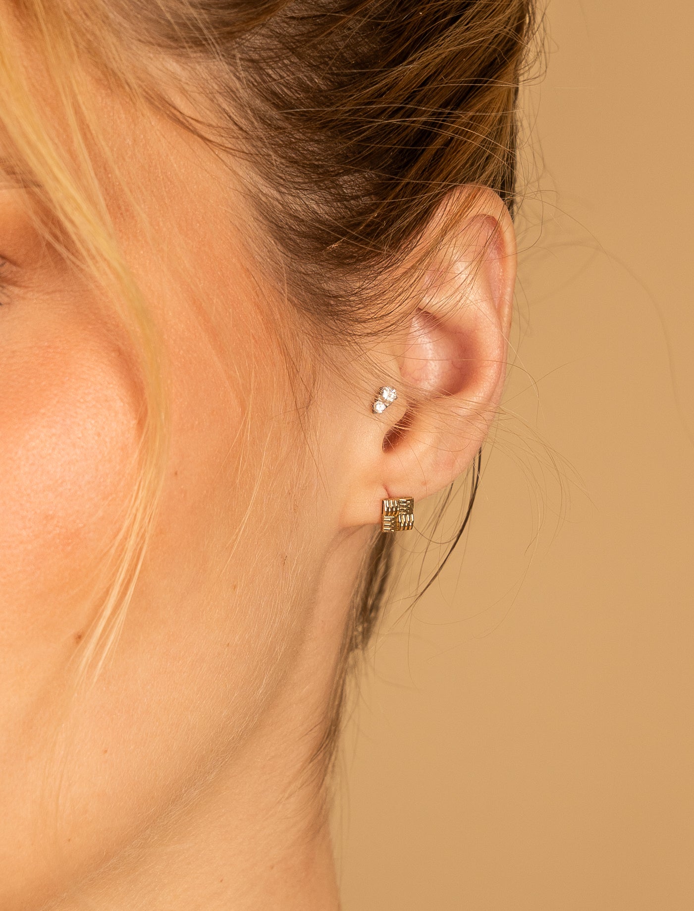BROQUELES CUADRADOS ORO AMARILLO 14K