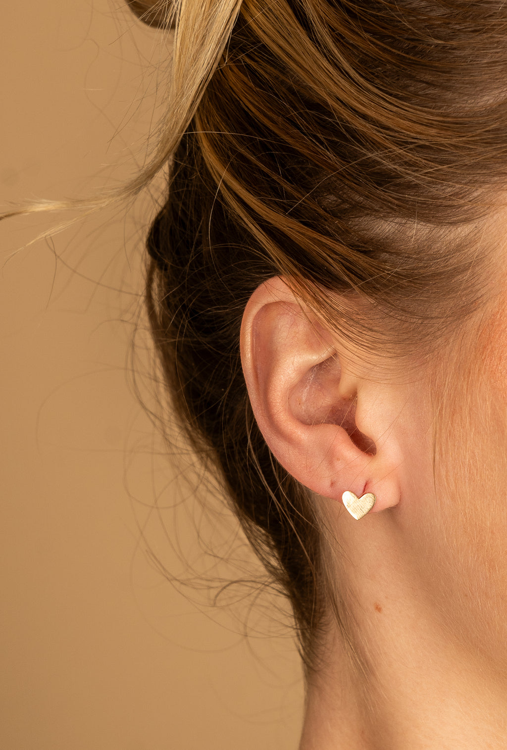 BROQUELES DE CORAZON EN ORO AMARILLO 14K