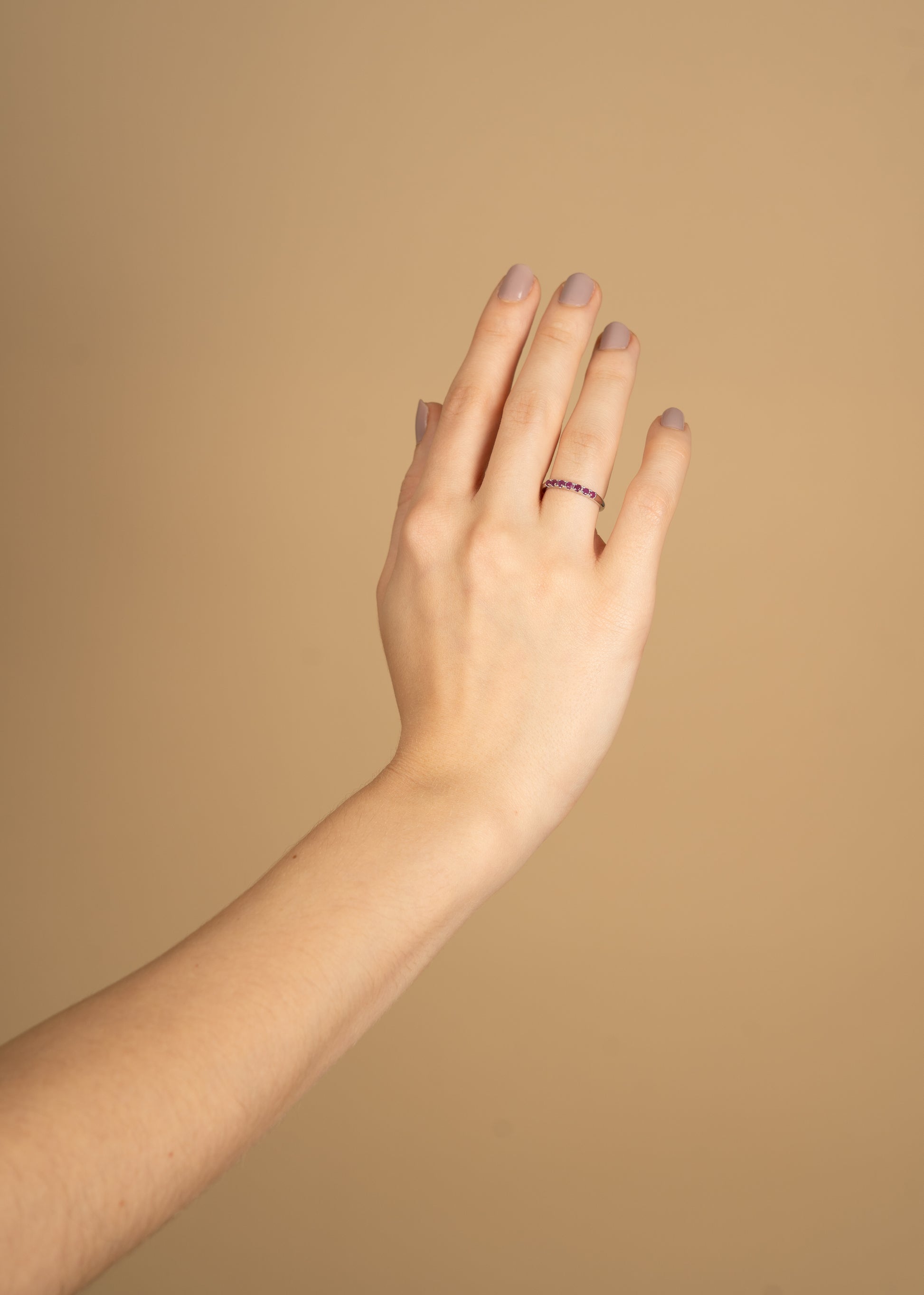 14K Anillo oro blanco rubíes