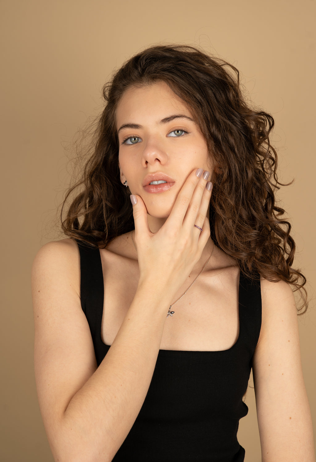14K Anillo oro blanco rubíes