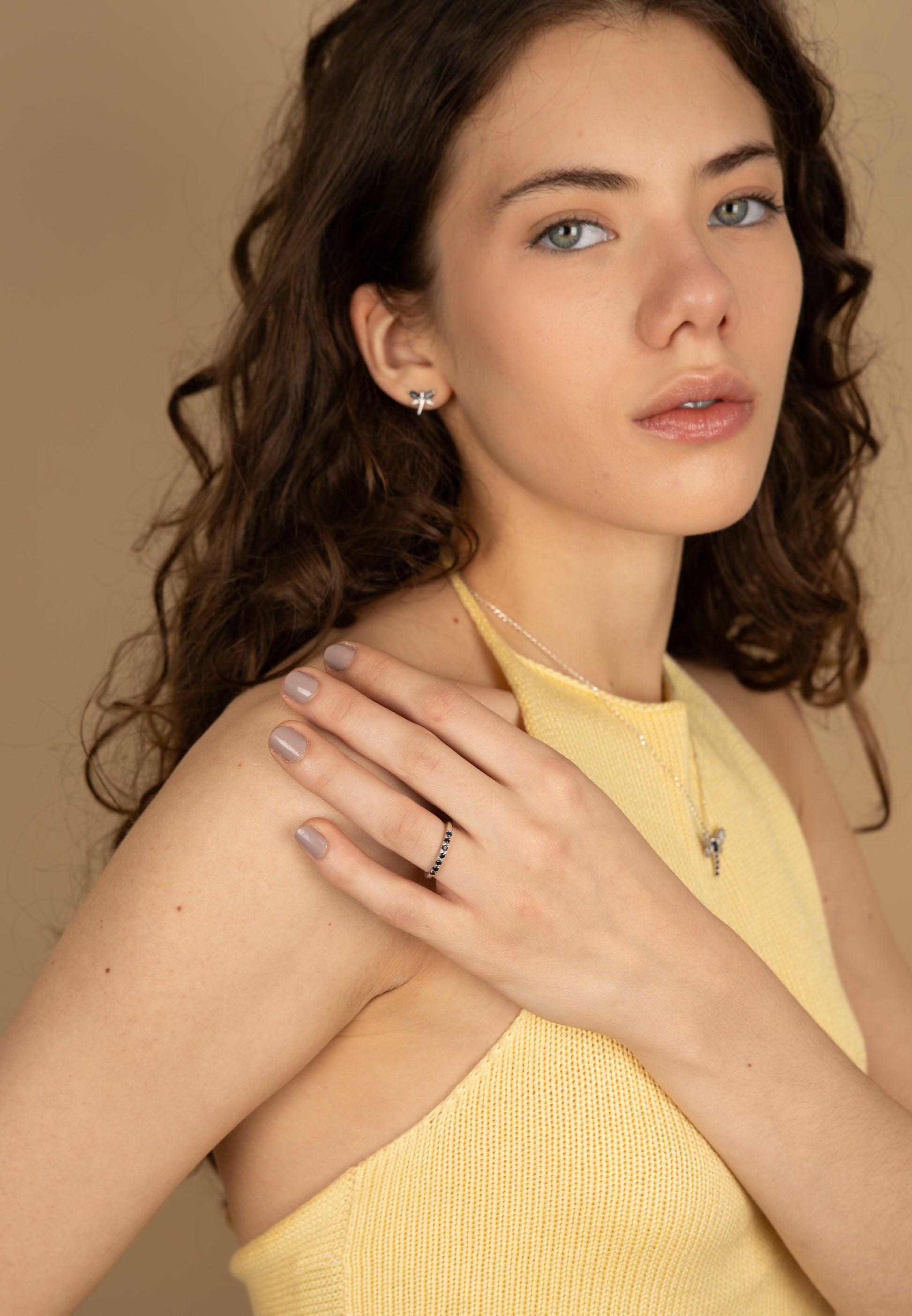 14K Anillo oro blanco zafiros