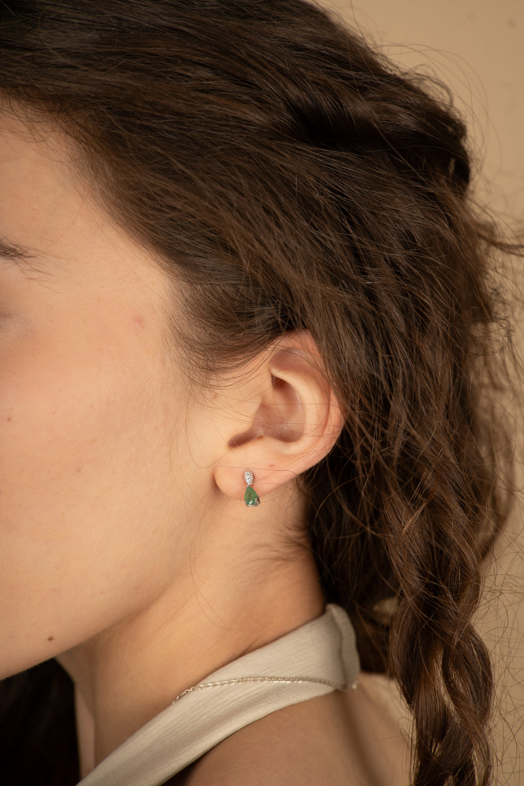 14K Aretes oro blanco con esmeraldas diamantes