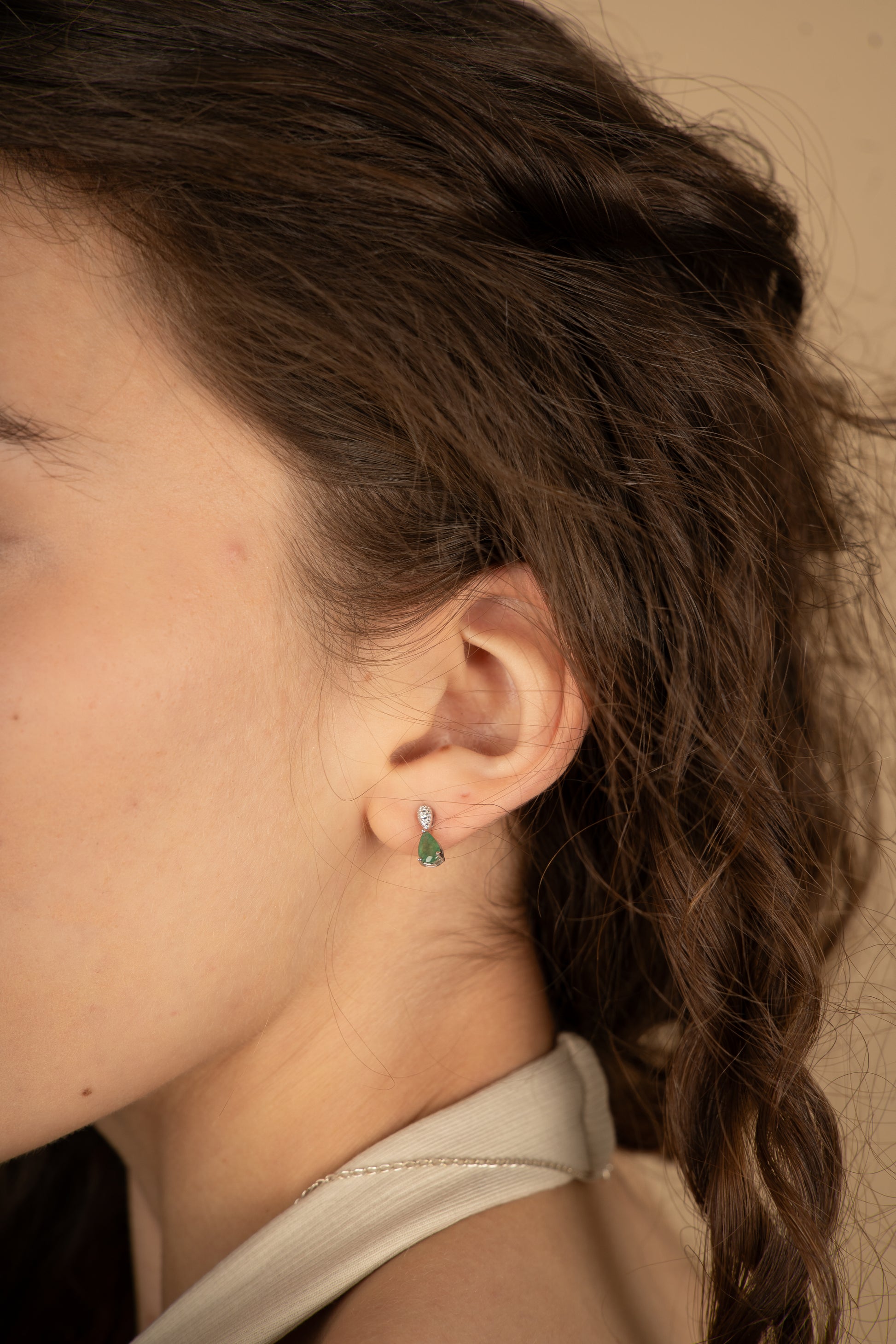 14K Aretes oro blanco con esmeraldas diamantes