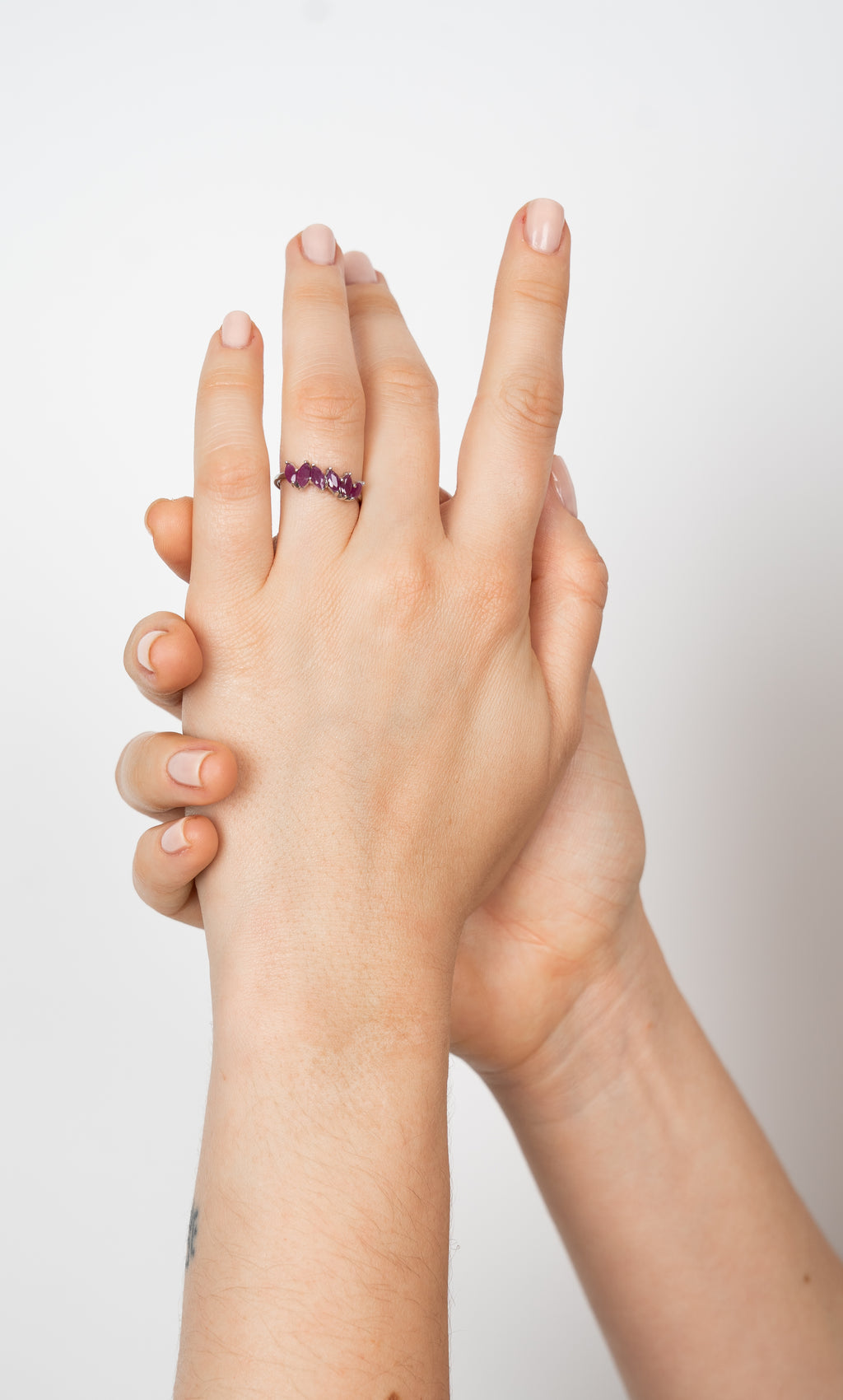 14K Anillo oro blanco rubíes