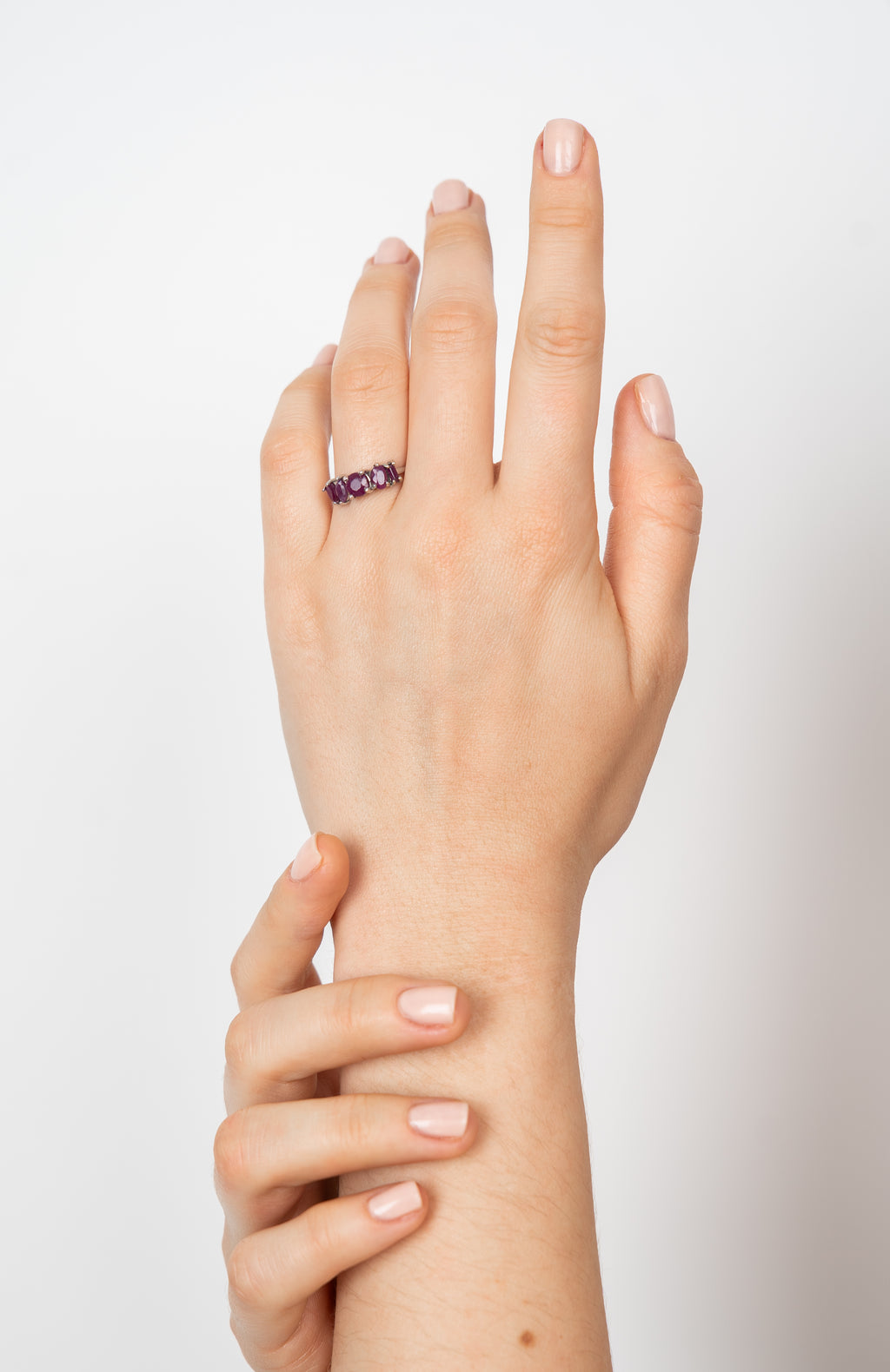 14K Anillo oro blanco rubíes