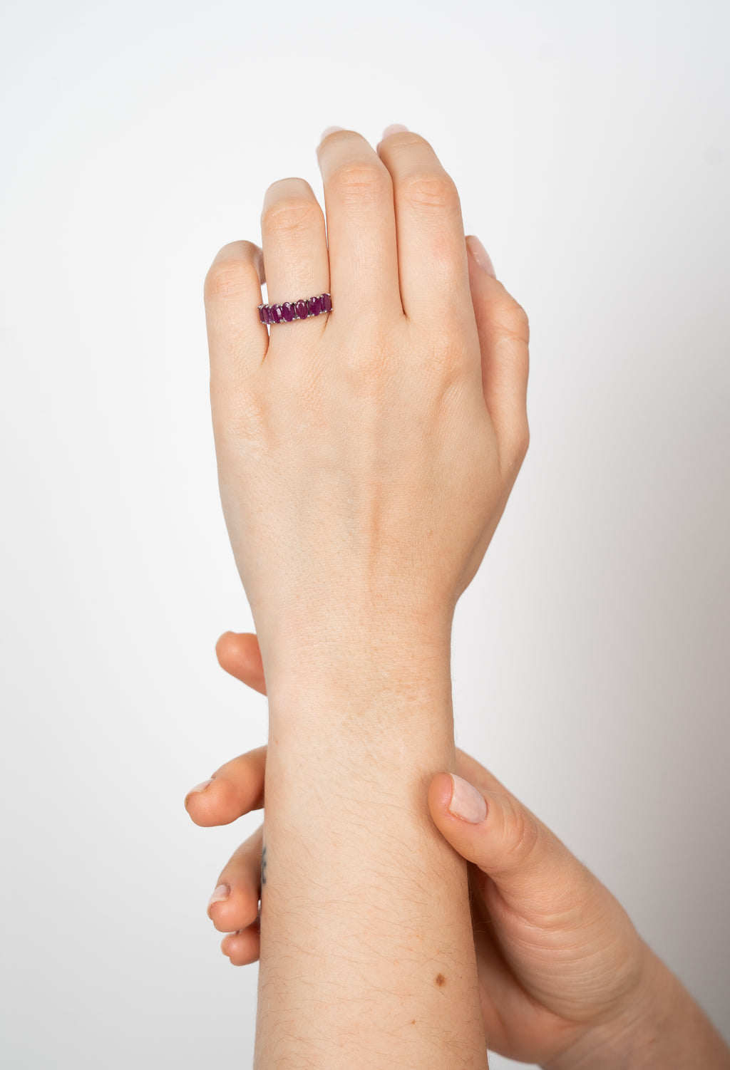 14K Anillo oro blanco rubíes