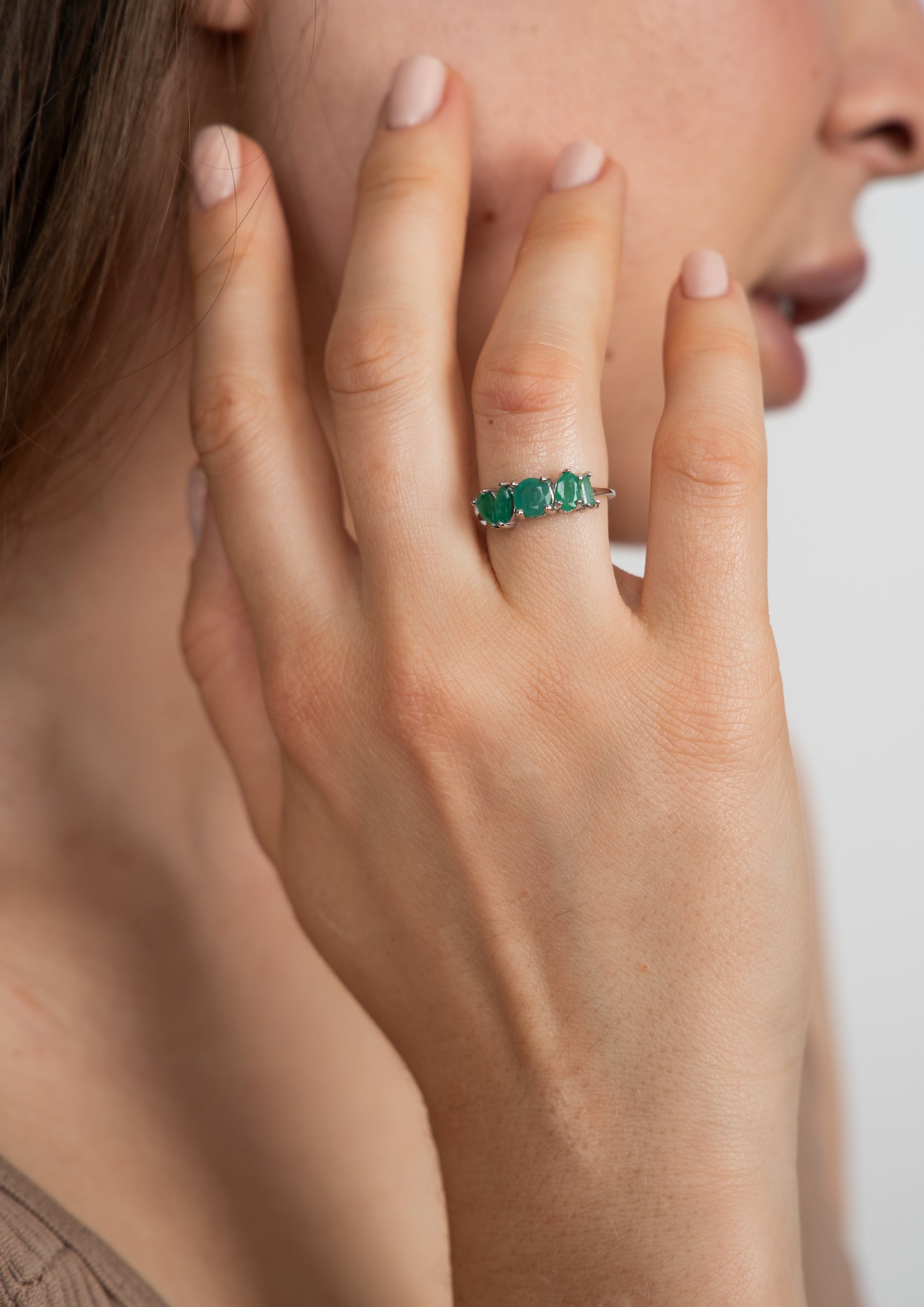 14k anillo esmeraldas oro blanco