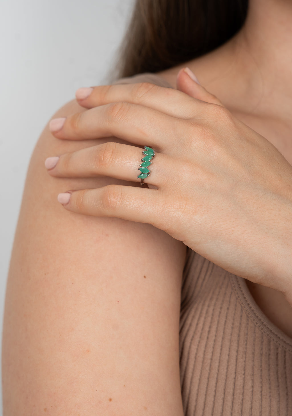 14K Anillo oro blanco esmeraldas