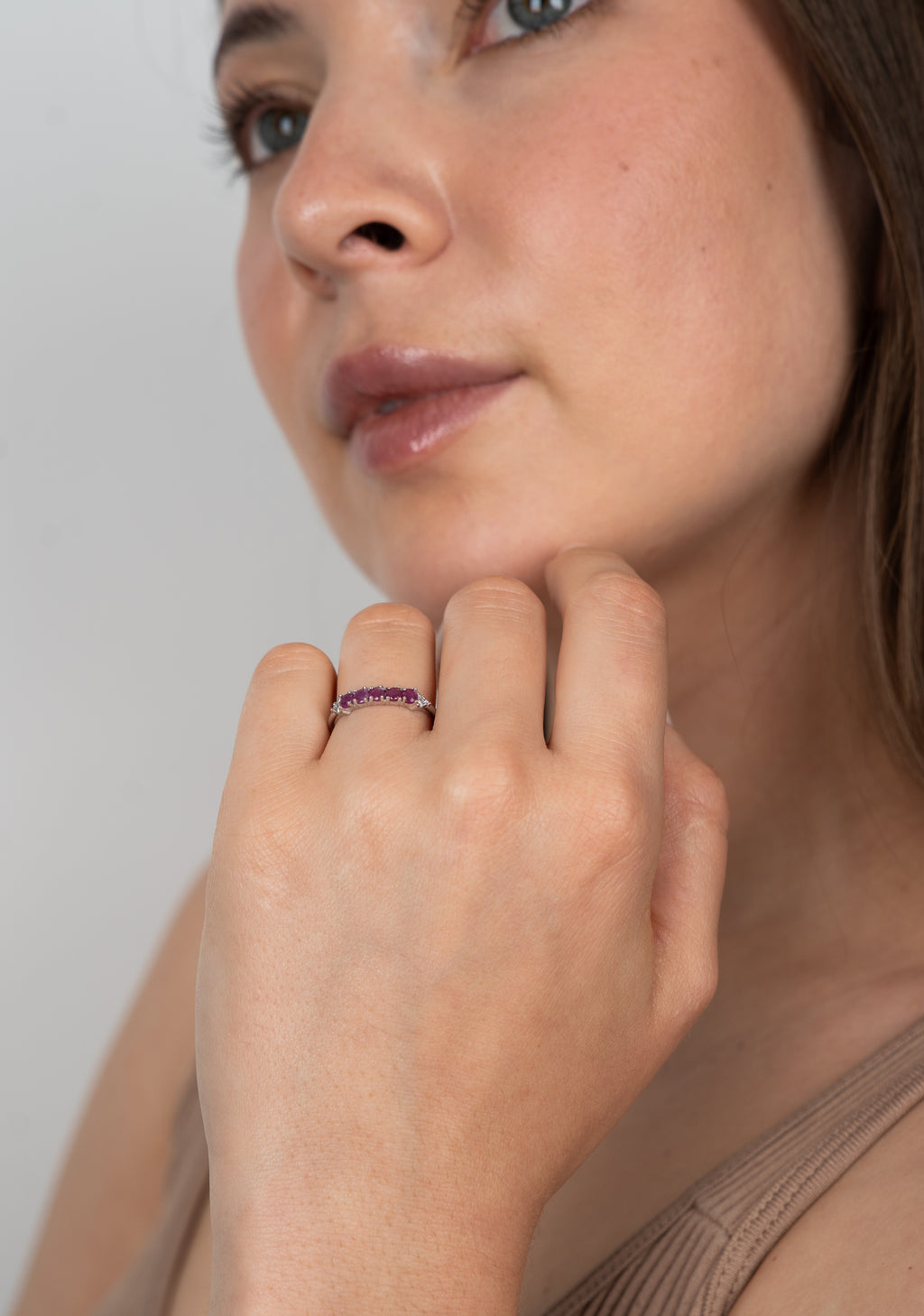 14k anillo rubíes con diamantes oro blanco