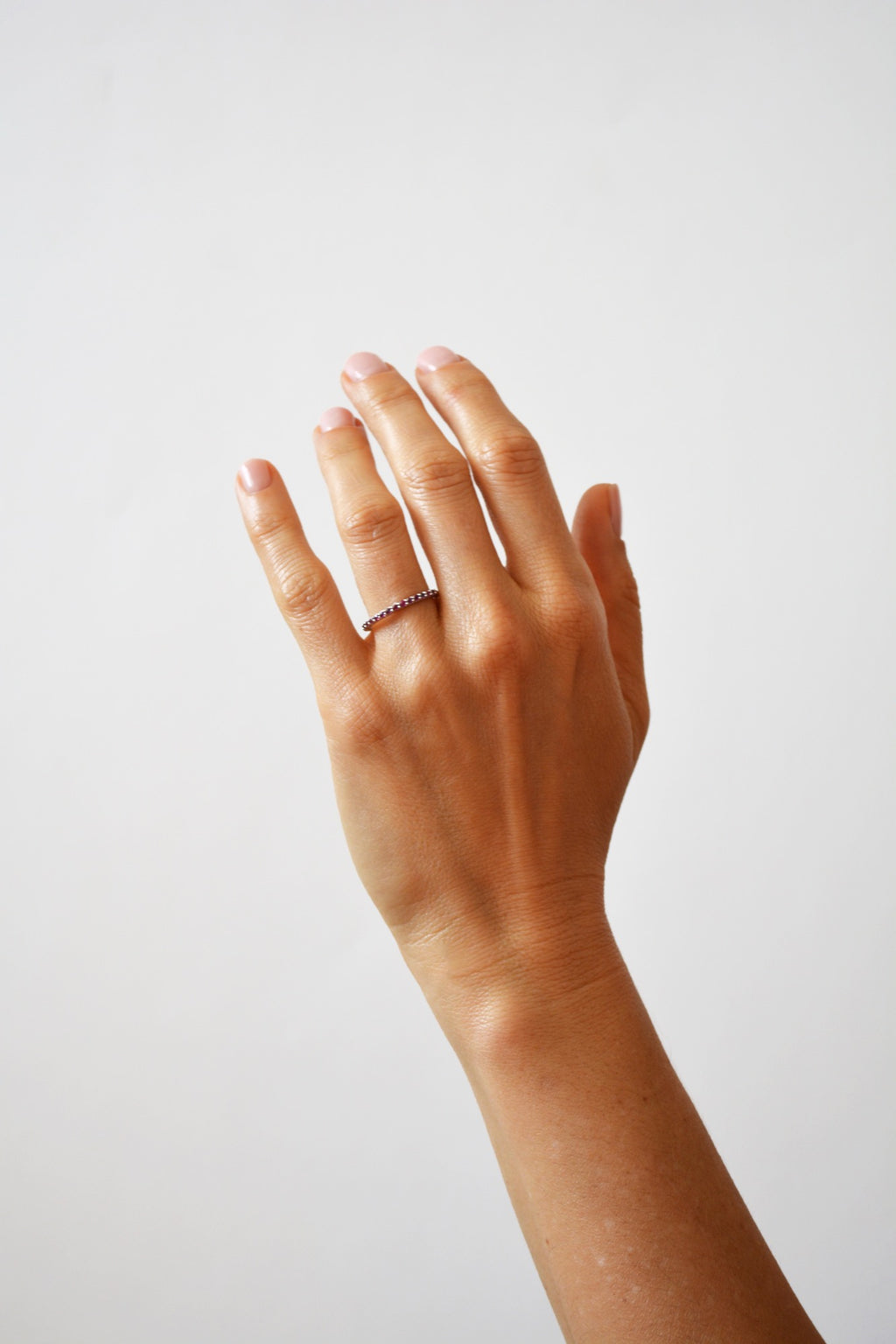 14K Anillo oro blanco rubíes