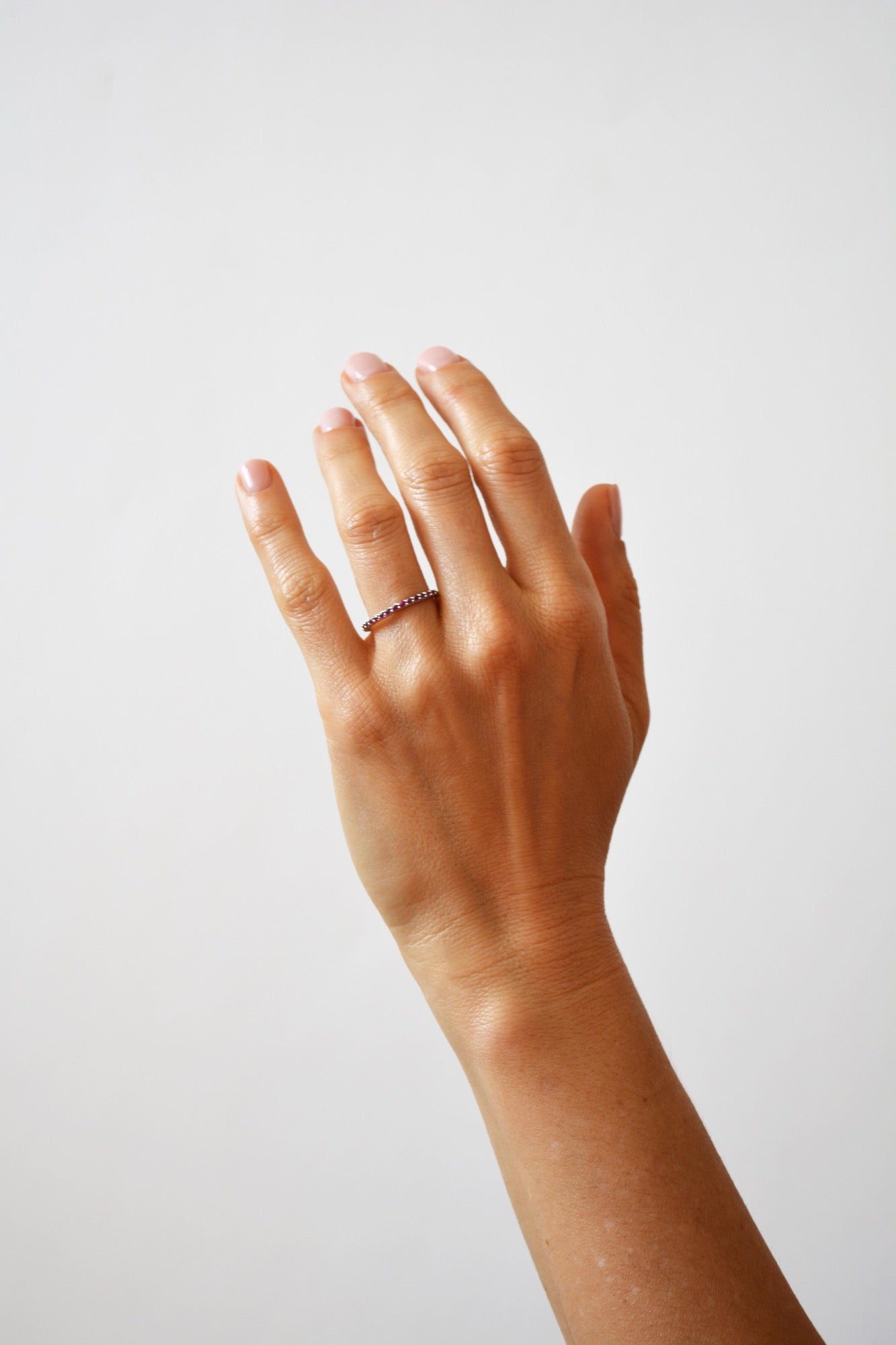 14K Anillo oro blanco rubíes