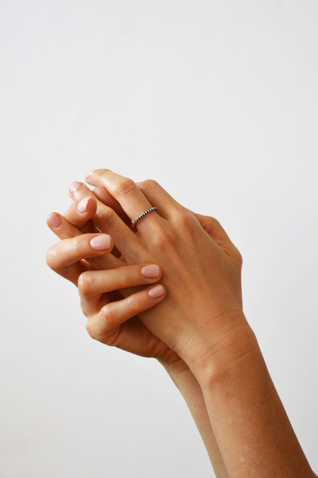 14K Anillo oro blanco zafiros