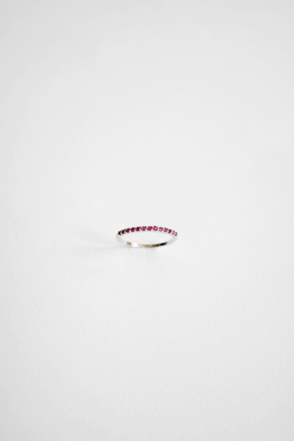 14K Anillo oro blanco rubíes