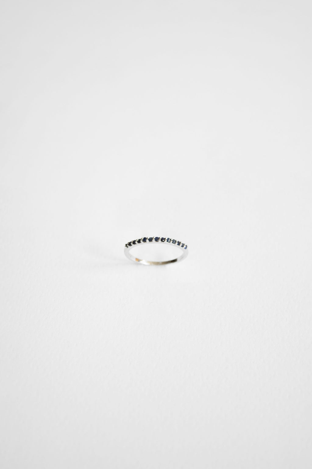 14K Anillo oro blanco zafiros