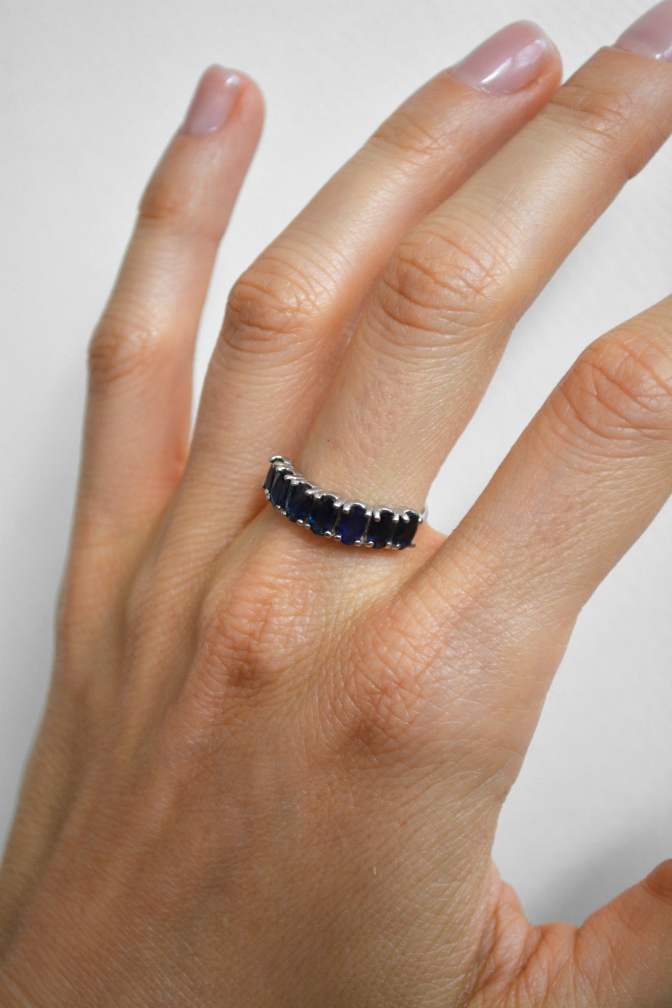 14K Anillo oro blanco zafiros