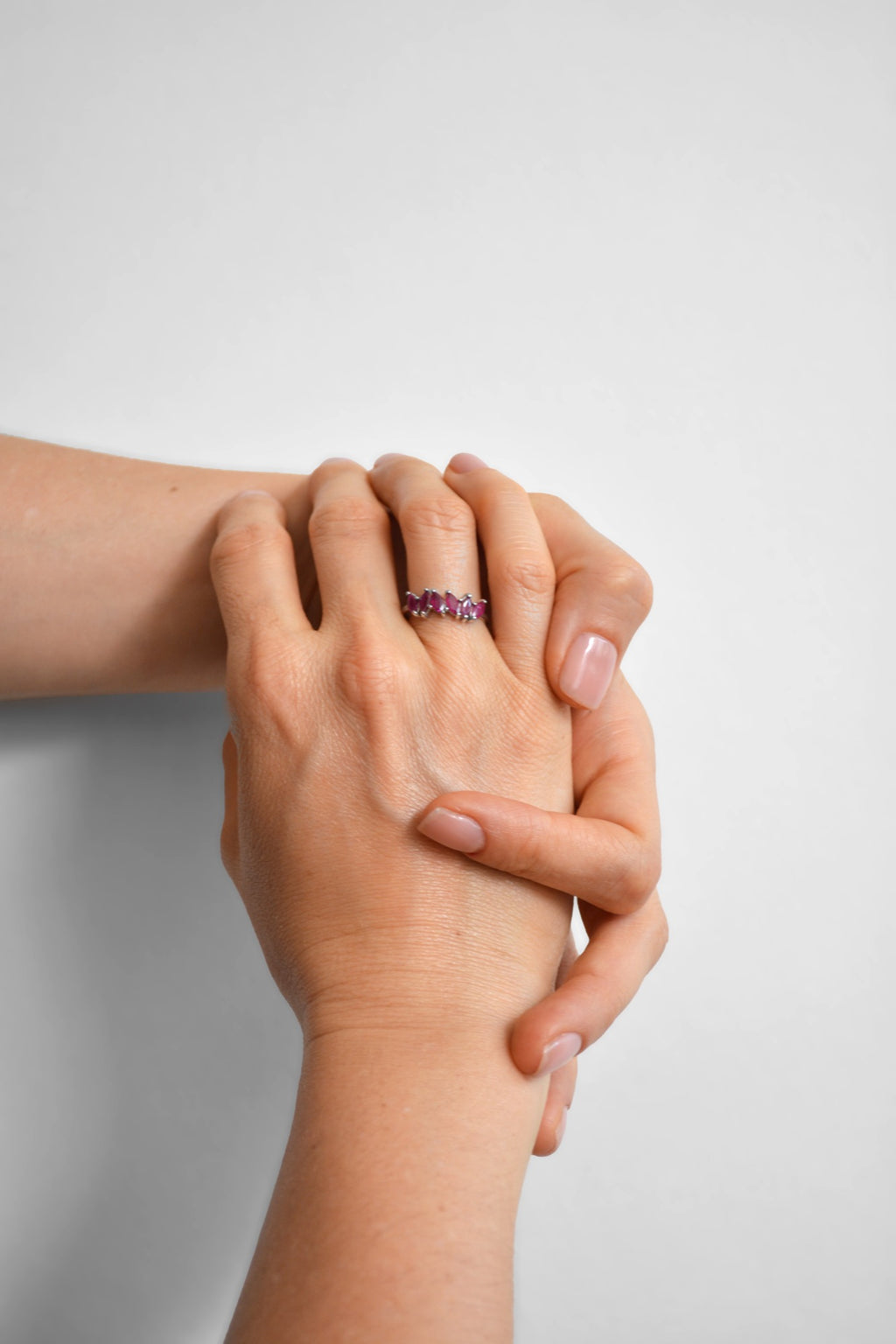 14K Anillo oro blanco rubíes