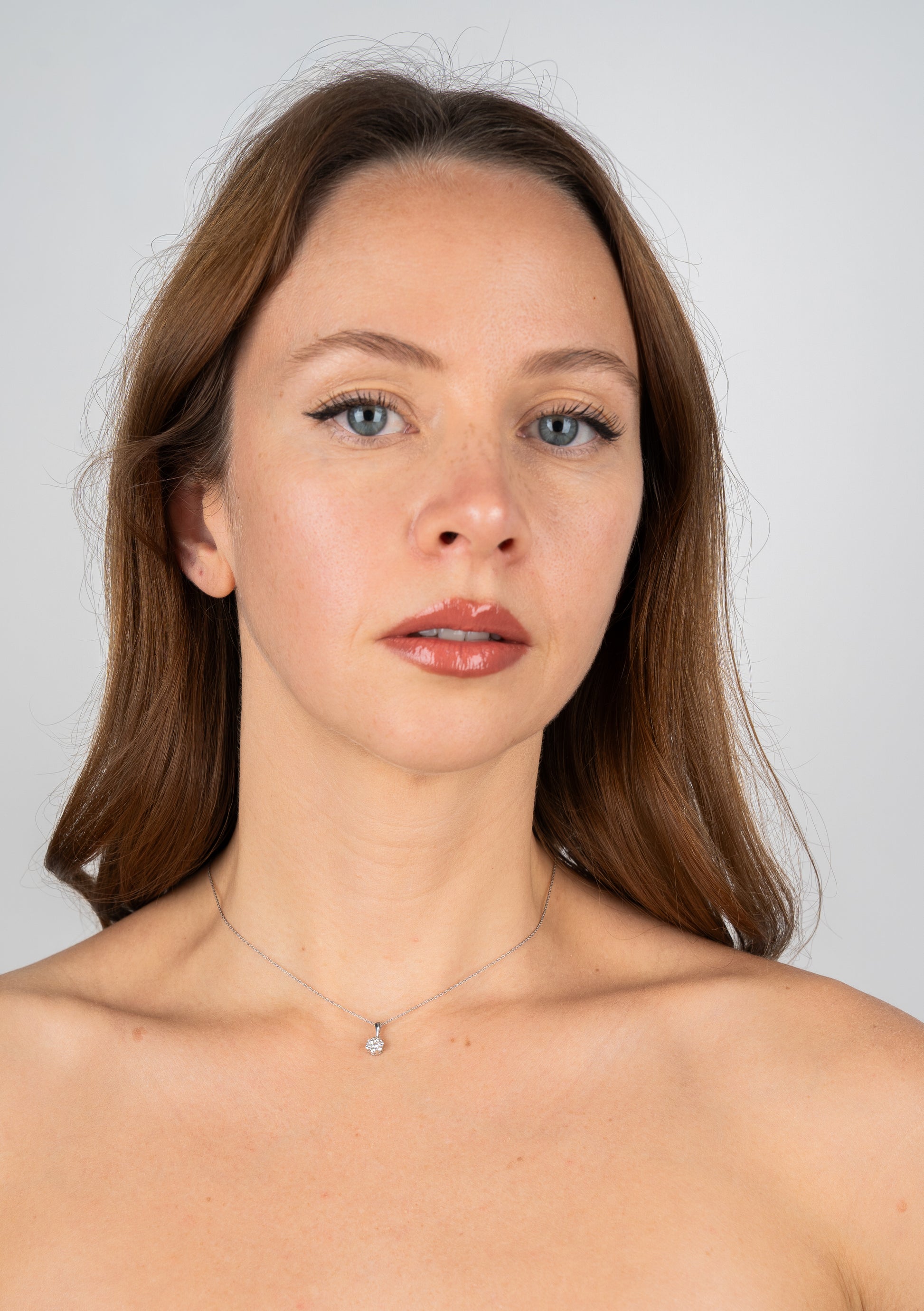 14K Collar en oro blanco con pendiente de diamante